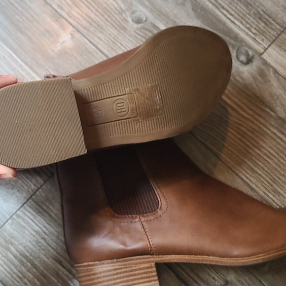 Brown ankle boots - Picture 2 of 3